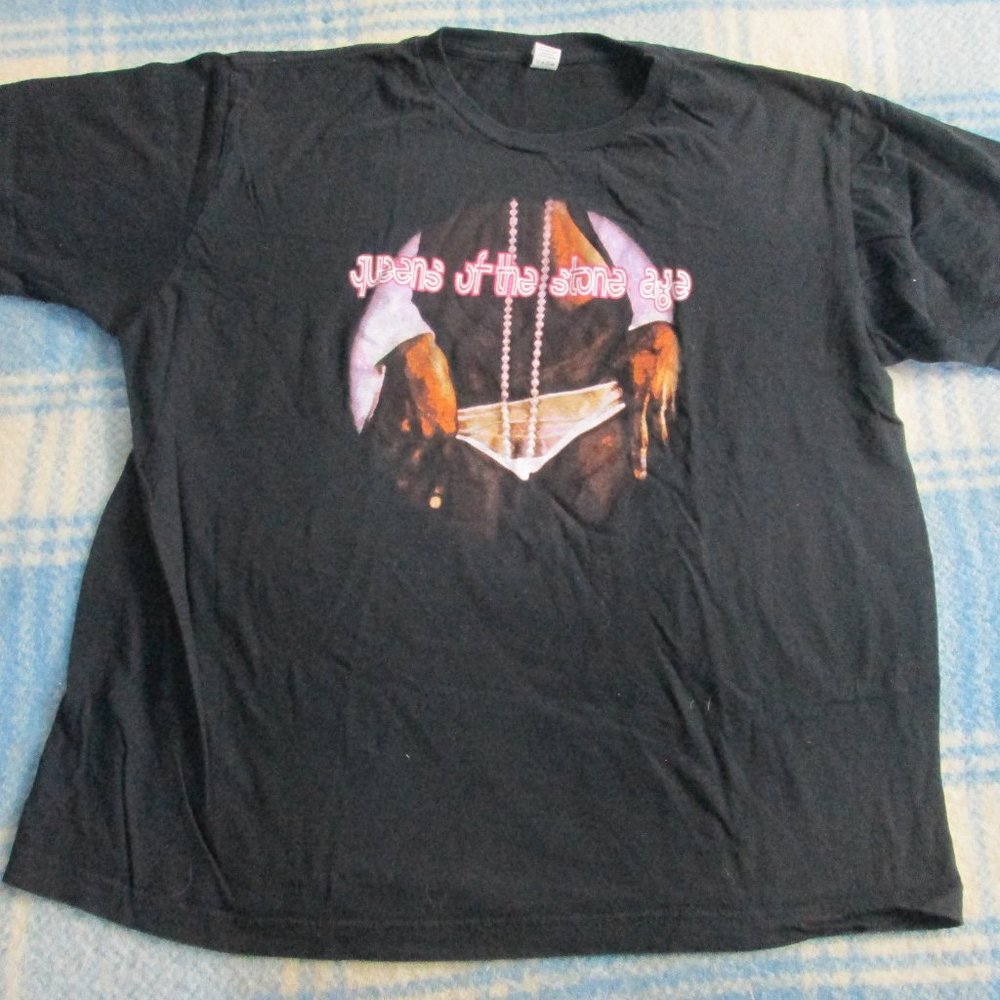 QUEEN'S OF THE STONE AGE TOUR T-SHIRT SIZE LARGE